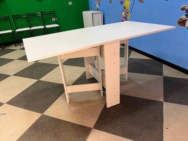 Ofis masaları: Ideal veziyyetde acilib yigilan stol.cox az islenib.yeni kimidir.55