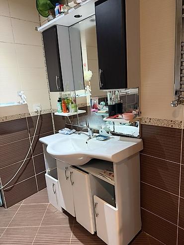 divar refleri: Hamam üçün lavabo və şkaf dəsti - Komplekt: yuxarı hissədə güzgülü — 3