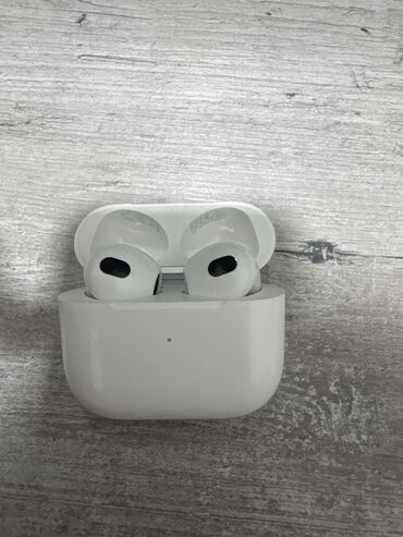 Другие аксессуары для мобильных телефонов: AirPods 3 original Зарядный футляр MagSafe Кабель Lightning/USB‑С