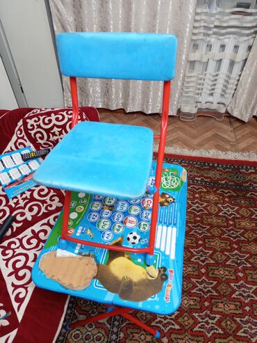 Детские столы: Детский стол, Б/у, Дерево