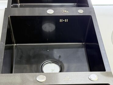 кухонные ракавины: Кухонная мойка DLX из нержавеющей стали с матовым черным покрытием