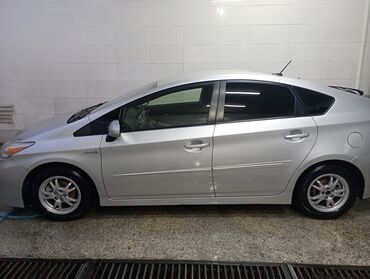 Toyota Prius: 2011 г., 1.8 л, Автомат, Гибрид, Седан