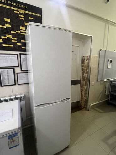 встраиваемый холодильник: Холодильник Atlant, Б/у, Двухкамерный