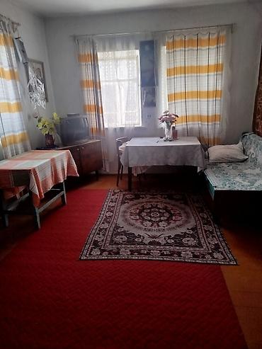 Продажа коттеджей и домов: Участок 4 сотки. Газ, вода, электричество. Дом 4 комнаты, баня. Район — 8