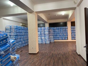 Mağazalar: Razində İcra hakimiyətinin yaxınlığı 5 mərtəbəli binanın 1 ci — 6