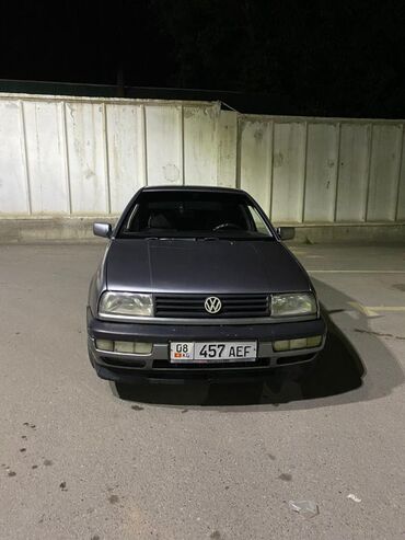 самый дешёвые машины: Volkswagen Vento: 1992 г., 2 л, Механика, Газ, Седан