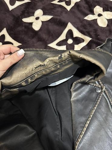 Kurtkalar: Dəri kurtka, Bershka, S — 4