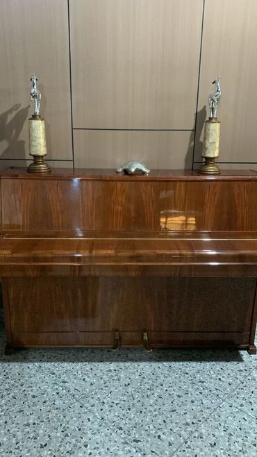скрипки 44: Акустическое пианино PETROF (вертикальное, upright) - Корпус