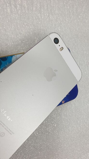 Apple iPhone: IPhone 5s, Б/у, 32 ГБ, Серебристый, Чехол