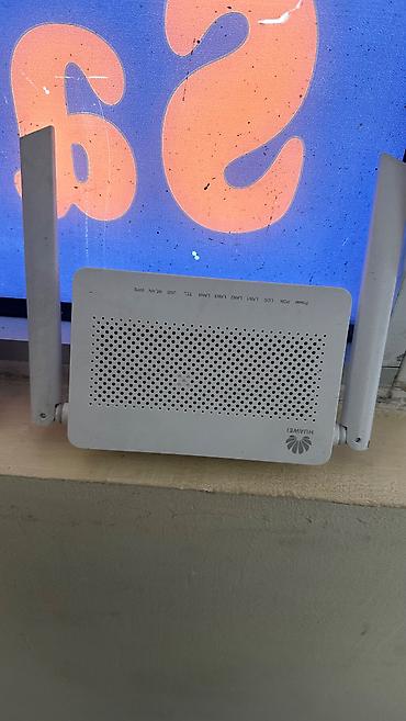 planset telefon: Huawei Wi‑Fi router - Brend: Huawei - Rəng: ağ - Xarici iki ədəd — 1