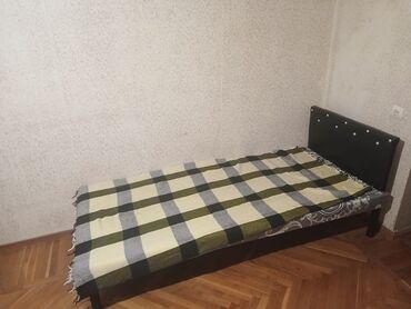 şeki satışda olan evlər: 28 May metrosunun yanı Tələbə vəya işləyən bəy axtarılır evə. Boş