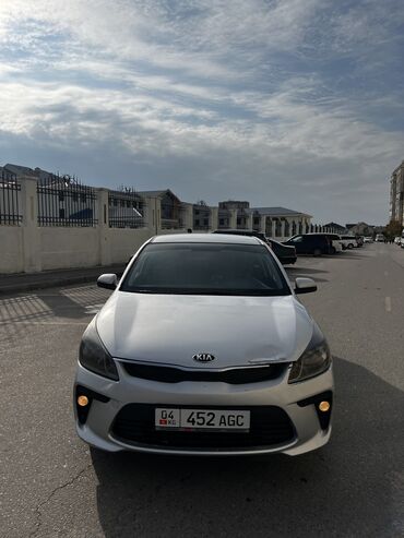 бутка машина: Kia Rio: 2017 г., 1.6 л, Автомат, Газ, Седан