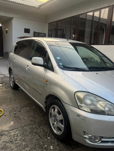 холодильник для машина: Toyota Avensis Verso: 2002 г., 2 л, Механика, Дизель, Минивэн