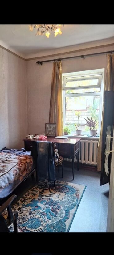 сдаю дом на длительный срок рядом просп жибек жолу бишкек: 61 м², 3 комнаты, Парковка, Сарай, Забор, огорожен