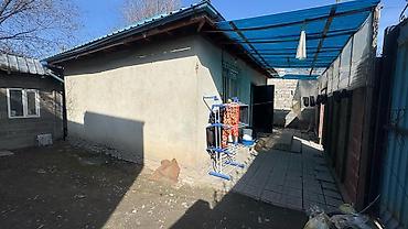 Продажа времянок: Продаю времянку в начале Ново-Покровки, 2 комнаты+ прихожая, кухня+ — 5