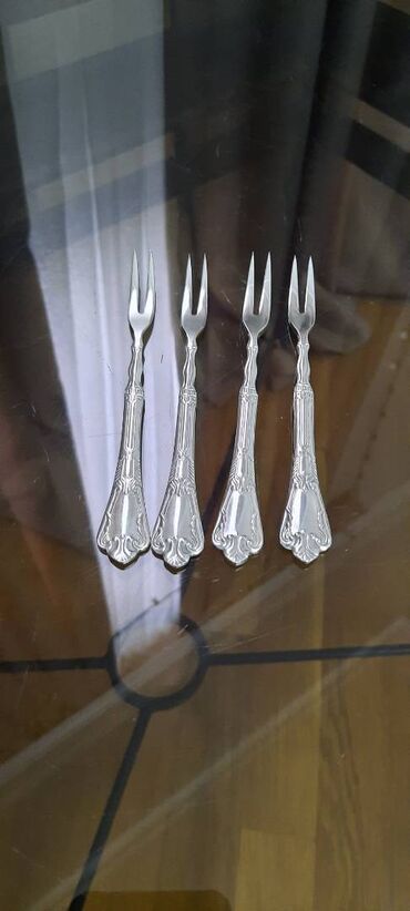 Süfrə ləvazimat dəstləri: Советского времени .Ножи нержавейка 10м .Ножи мельхиор 30м .Ложки — 15