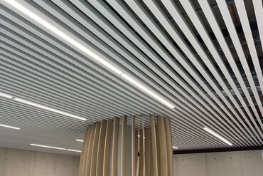 эко дом: Реечные потолки с LED-подсветкой — стиль и технология в одном решении