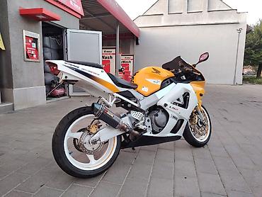 vw polo 1.4 benzin tehnicke karakteristike: Honda CBR929rr – sportski motocikl sa full oklopom u žuto-beloj — 5