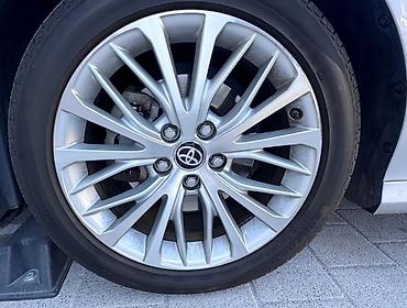 Toyota: Toyota Camry: 2020 г., 2.5 л, Вариатор, Гибрид, Седан — 6