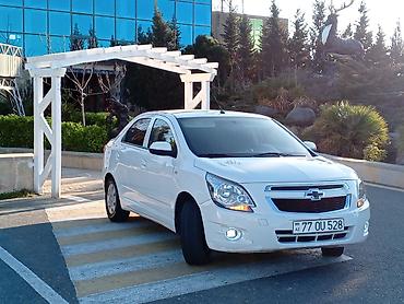 qaz: Chevrolet Cobalt, ağ rəng, sedan kuzov. Buraxılış 2031 ə kimi var — 4