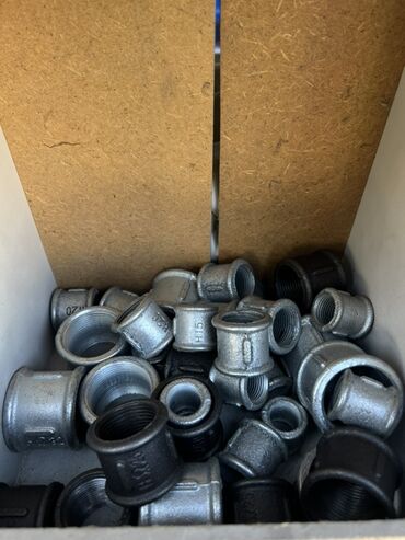 фитинги для пластиковых труб: Муфта, Материалы: Металл