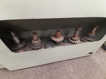 Ostali alati i mašine: Freza za aluminijum 1142 🛠️ Stanje: Polovno, remontovano, uvezeno iz na lalafo.rs — 2 Ostali alati i mašine: Freza za aluminijum 1142 🛠️ Stanje: Polovno, remontovano, uvezeno iz — 2