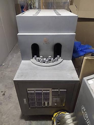 Другое оборудование для производства: Полуавтомат для выдува 5 литр ПЭТ тары. Вместе с матрицой квадратной — 11