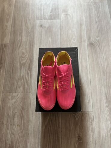 баскони бишкек каталог: Футбольные бутсы Adidas F50 (линейка speed). - Цвет: неон‑розовый с