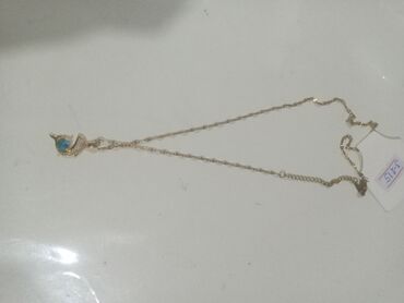 Bijuteriya dəstləri: Zərgərlik dəsti – qızılı rəng aksesuarlar Tərkib: - Boyunbağı 1: incə — 21