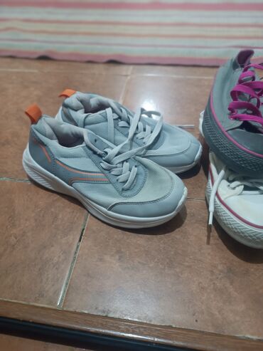 Çəkmələr: Ikinci el ayyagabilar müxtəlif razmerlerde yeniside var içinde. her — 6