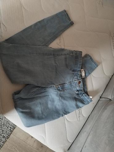 Farmerke: Dve ženske farmerke – različiti modeli i bendovi. 1) Sinsay skinny — 19