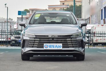 BYD: BYD : 2024 г., 1.5 л, Вариатор, Гибрид, Седан