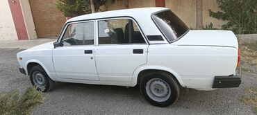 ваза стеклянная прозрачная высокая без узора: VAZ (LADA) 2107: 0.7 l | 2011 il 21000 km Sedan