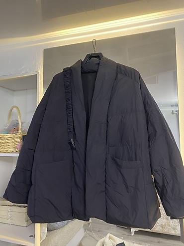 oversize: Зимний пуховик с ремешком - Цвет: чёрный матовый. - Фасон: oversize — 1