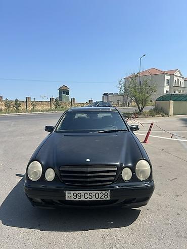 audi 80 1.8: Mercedes-Benz E-Class: 2.2 l | 2001 il Sedan — 1