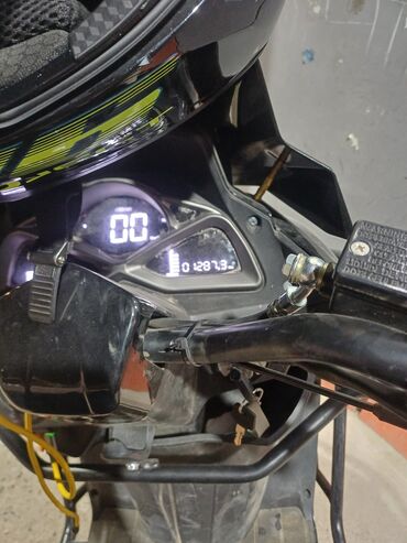 Скутеры: Макси скутер Yamaha, 150 куб. см, Бензин, Б/у