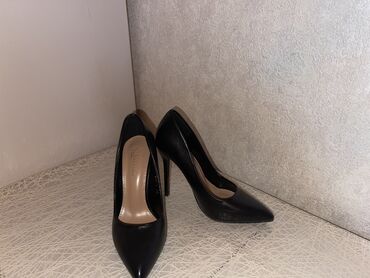 женские яркие туфли лодочки: Туфли 36, цвет - Черный