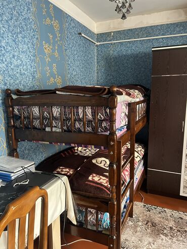 2х yarus çarpayı: Б/у, Двуспальная кровать, Без подьемного механизма, С матрасом, Без выдвижных ящиков