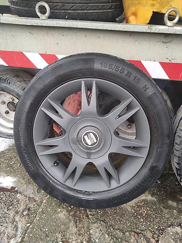 Kompletni točkovi: Komplet od 4 alu felne sa gumama 195/55 R15. Detalji: - Dimenzija — 6
