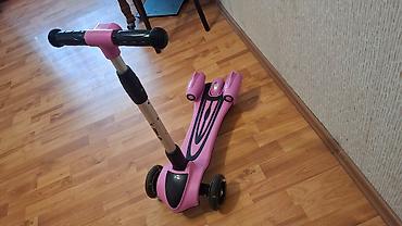 scooter icaresi: Az istifade olunub.çəhrayı tüstü buraxır.mahni çalarları var. Baha — 6