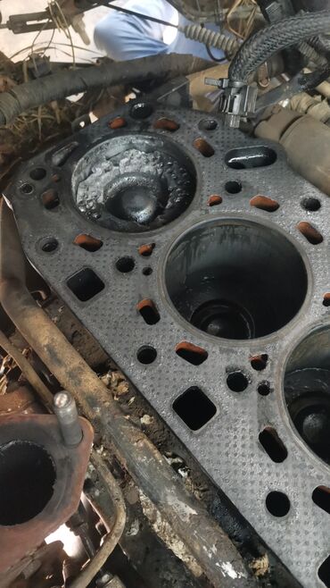 Двигатели, моторы и ГБЦ: Шестью, распредвалы в ГБЦ. - Турбонаддув (турбокомпрессор в комплекте — 2