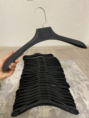 спартивный форма: Вешалки, плечики