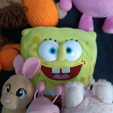 Игрушки: Набор мягких игрушек включает в себя семь различных фигурок, каждая со — 25