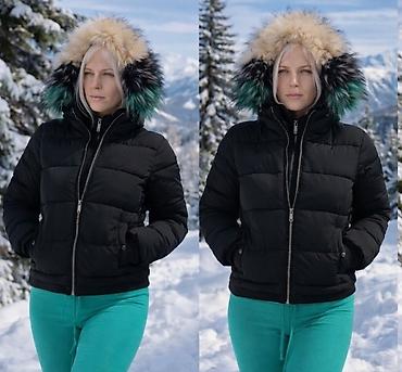 ugg mini 42: Ženska zimska jakna sa kapuljačom i bogatim krznom - Boja jakne: crna — 2