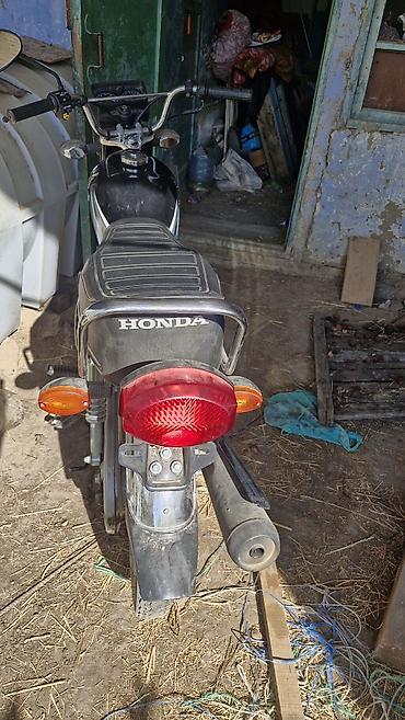su 7: Honda CG125 Год выпуска: 2023 Объем: 125 см³ Пробег: 6205 км Вес: ~100 — 5