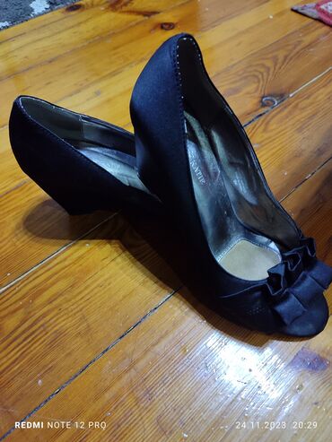 продам обувь: Туфли 39, цвет - Черный