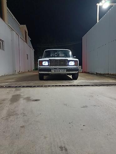 i̇kinci el: VAZ 2107, ağ rəng, sedans Xüsusiyyətlər: - Klassik VAZ 2107 dizaynı — 7