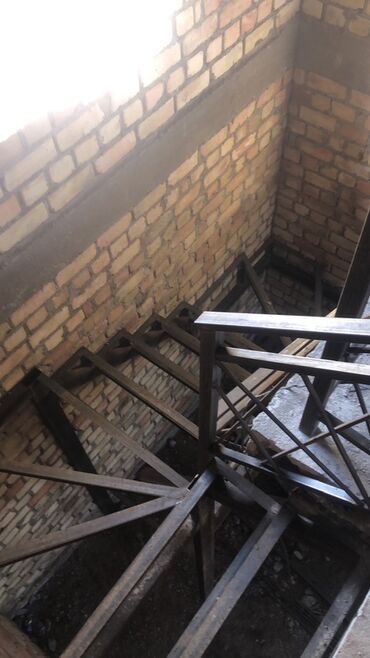 Изготовления каркасов: Металлический каркас лестницы, спроектированный для долговечности и — 3