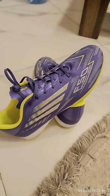 krossovka: Original tep təzə 44 razmer 130 dolara alınıb Adidas F50 League Indoor — 2