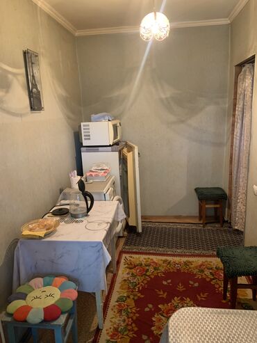 квартира дом без хозяина: 1 бөлмө, 29 кв. м, Малосемейка, 3 кабат, Эски ремонт